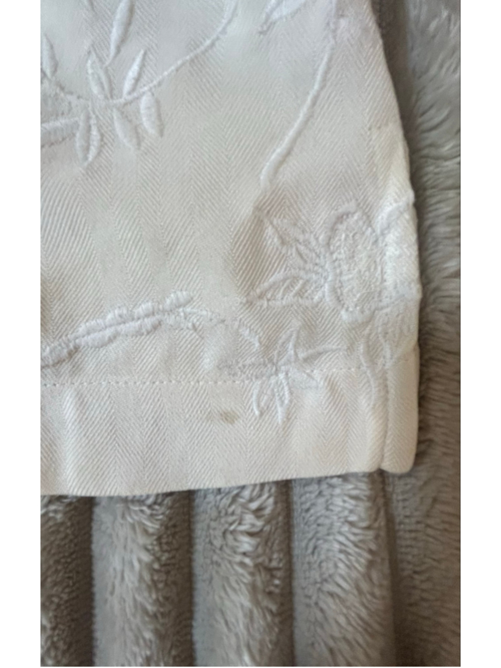 Tommy Bahama Womens XS 100% Silk Sleeveless Blouse Cream Beige Embroidered Tropi - Picture 6 of 6